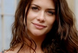 Alinne Moraes nua em cena de sexo no filme o vendedor de passados
