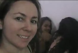 Apresentadora de putas convida a rapaziada pra conferir o puteiro latino
