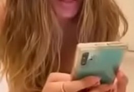 Cantora Anitta grava video no banheiro cagando e peidando - XV NUDES