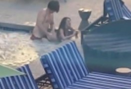 Do ap filmou casal trepando na piscina do hotel