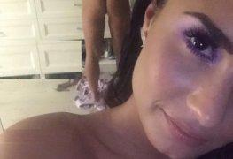 Escândalo novas fotos vazadas da cantora Demi Lovato nua
