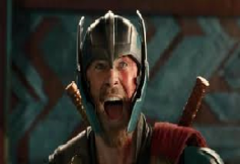 exclusivo Loki personagem do filme thor saindo do armário