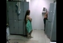 Funcionarios flagrados fodendo no vestiario do trabalho