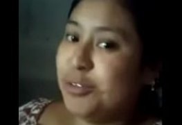 Latina dedicando video