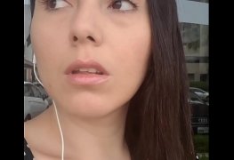 Mimi de paseio por brasilia se masturbando e fazendo squirt na rua