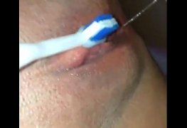 Novinha de alagoas vazou no whatsapp se masturbando com uma escova de dentes eletrica