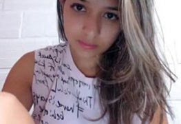 Novinha delicada Caiu na net se masturbando pro seu namorado na webcam