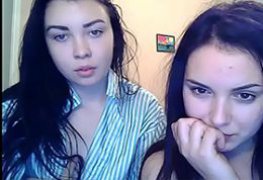 Novinhas lindas se exibindo na webcam procurado por machos