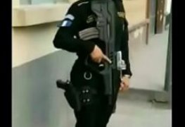 policia se masturbando