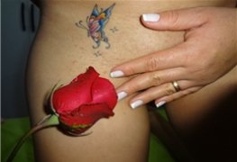 Safada com tattoo de borboleta