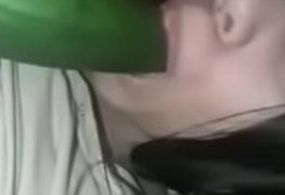 Safada com tesão se masturbando com pepino 2 videos - XV NUDES