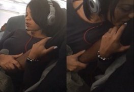 Safado masturbando a namorada no avião