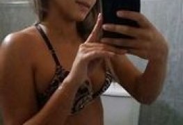 Seção - Sexys Selfies 004 - Natiele novinha pelada no banheiro tirando selfies.