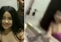 Sexo amador com menina de 18 anos fodendo com amigo do seu pai