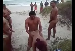 sexo na praia com varios