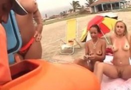 Vendedor de picolé na praia de nudismo
