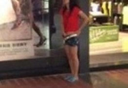 Video novinha do Rio de Janeiro flagrada se masturbando no Shopping